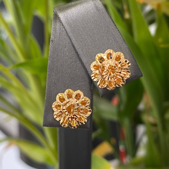 18K Yellow Gold Diamond Cut Earrings